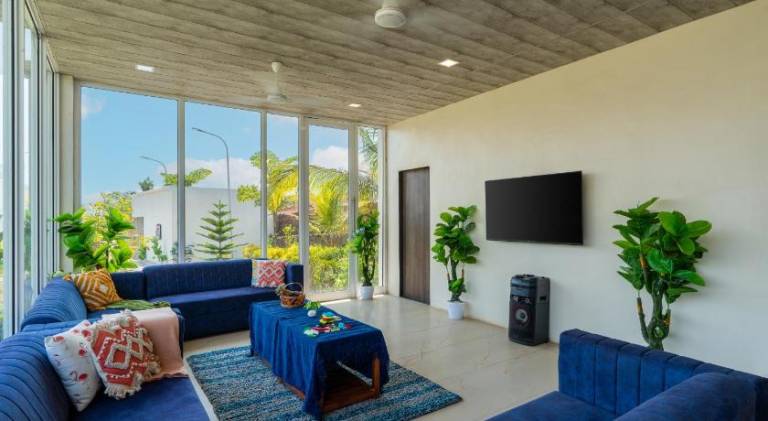 EKOSTAY Luxe - Woodstock Villa I 2 Acre Property I Cricket Turf I Party Friendly — photo 3