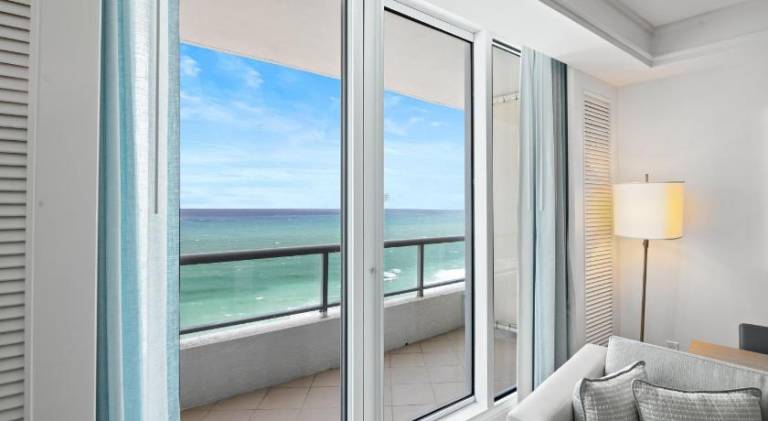Oceanfront Ritz-Carlton 1 Bedroom Luxury Residence — photo 5
