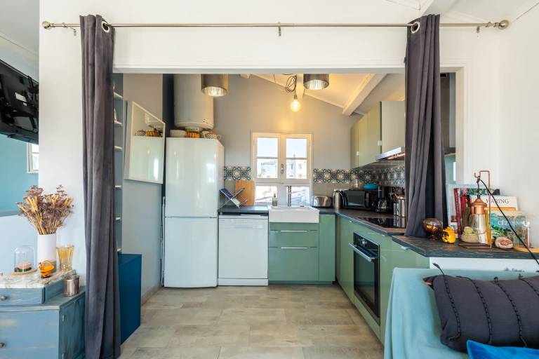 Child-friendly apartment with terrace & garden | Near Popes' Palace | Suitable for remote work | Dogs allowed — photo 3