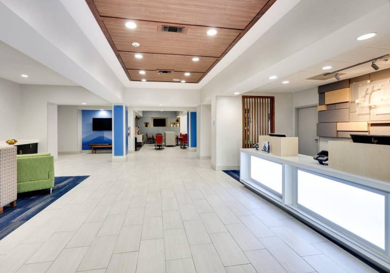 Holiday Inn Express Hotel & Suites Cleburne By IHG — photo 3