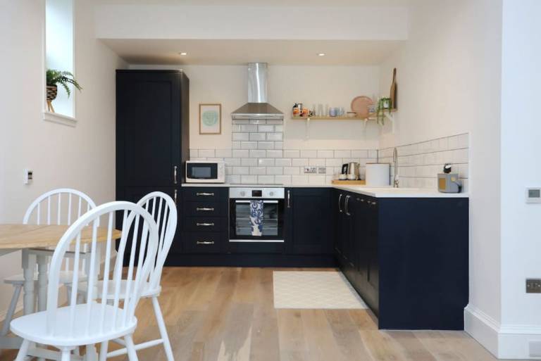 Holiday apartment with yard — photo 4