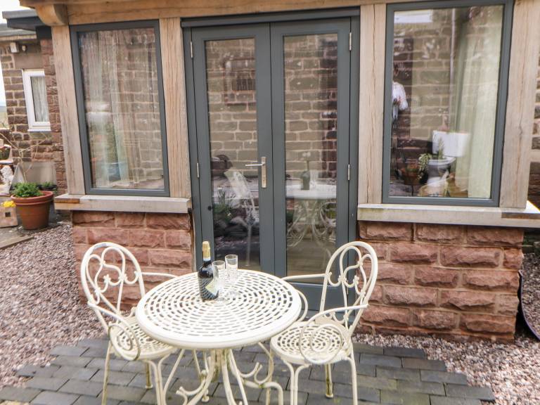 Cottage with yard | Pets are welcome — photo 2