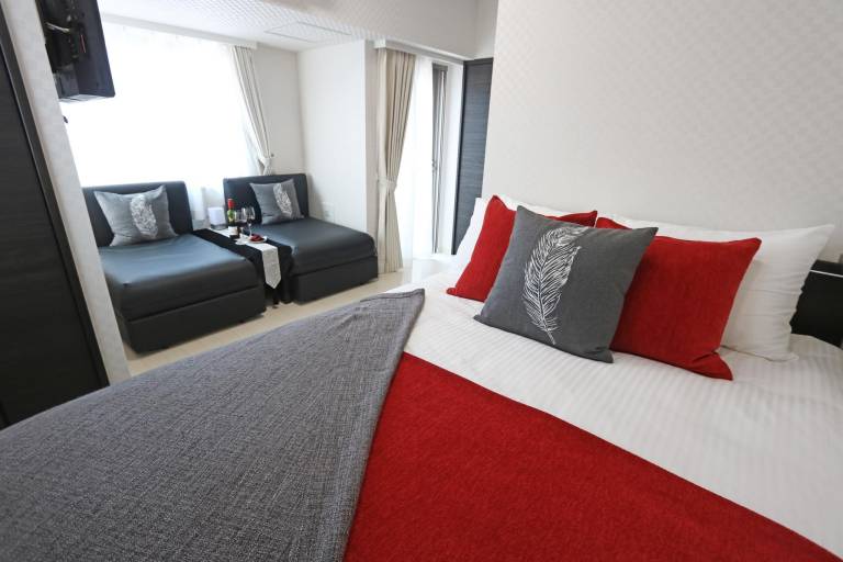 Serviced apartment with patio & jacuzzi | Near Tokyo Skytree | Suitable for remote work — photo 2