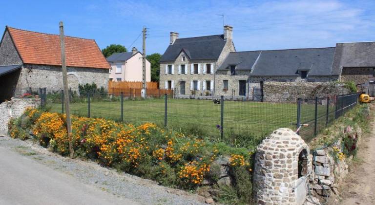 House with 5 rooms for 10 persons in Coutances
