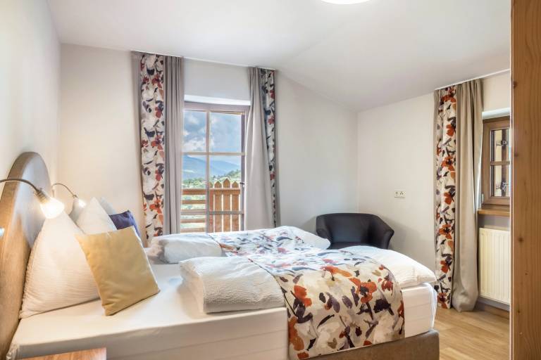 Apartment "Schlosshof Schneewittchen" with Mountain View, Balconies & Wi-Fi — photo 2