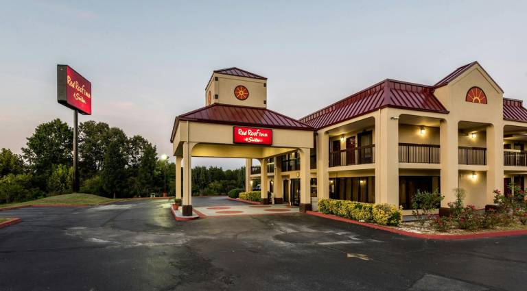 Red Roof Inn & Suite Clinton, TN in Clinton, TN
