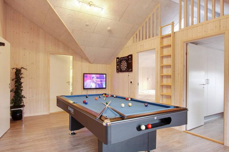 Fully equipped spacious house with pool, sauna & patio | Pets are welcome — photo 4