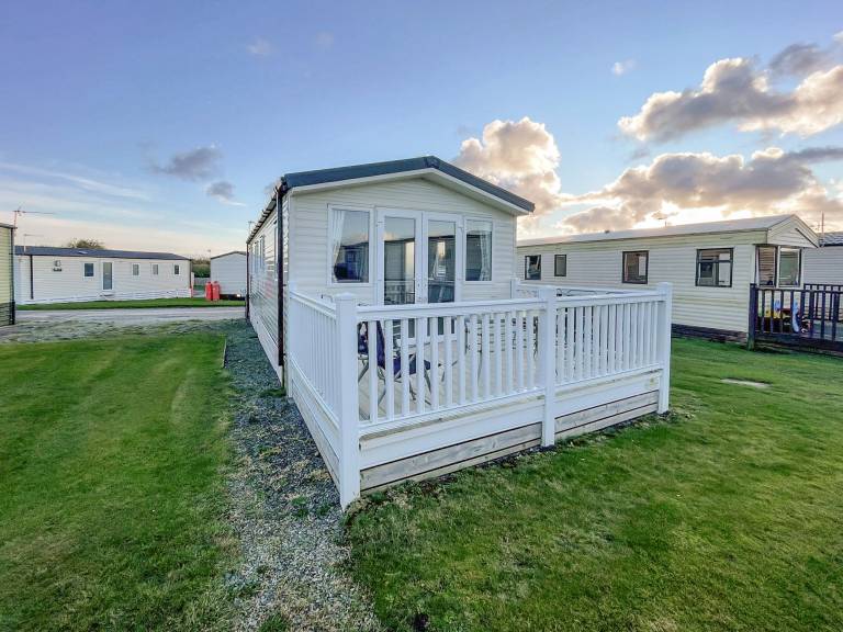 Cottage with terrace, sauna & pool | River view in Morecambe
