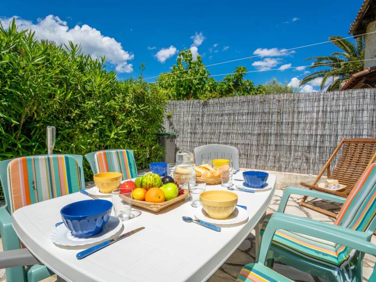 Vacation home with yard & terrace — photo 3