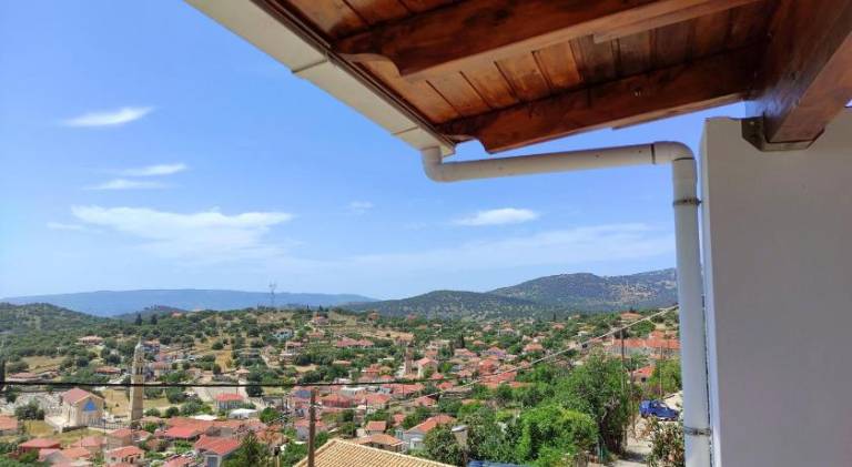 Vacation home with barbeque, hot tub & garden in Kefalonia