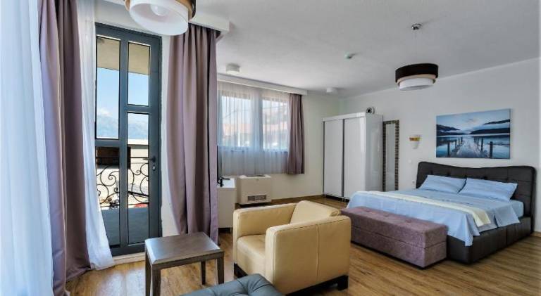 Beachfront villa Pearl of Adria in Tivat