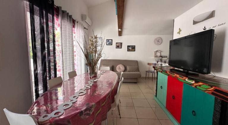 Holiday apartment with barbecue, terrace & yard — photo 5