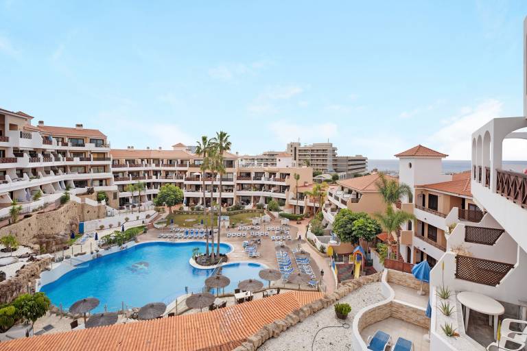 Vacation Apartment "Precioso En Golf De Sur" with Shared Pool, Private Terrace & Wi-Fi — photo 2