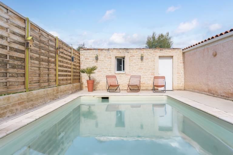 Villa with terrace, pool & yard — photo 2