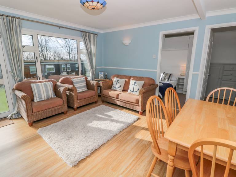Child-friendly cottage with terrace | Beach view | Pets are welcome in Dartmouth