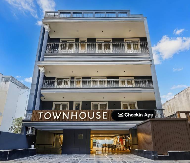 Super Townhouse Oak Udyog Vihar in Gurugram