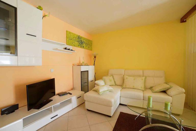 Apartment with yard | Pet-friendly — photo 5