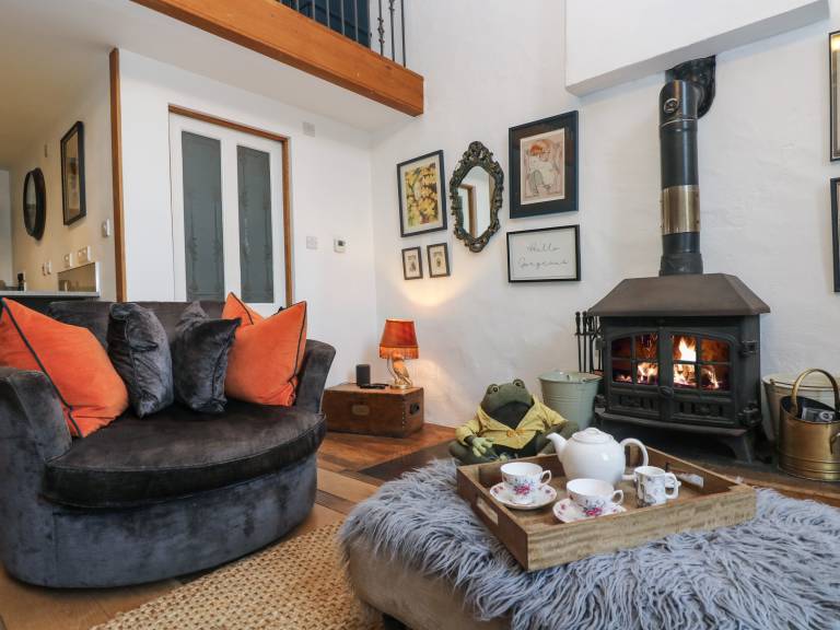 Family-friendly pleasant cottage with patio & yard | Beach view | Dogs allowed — photo 4