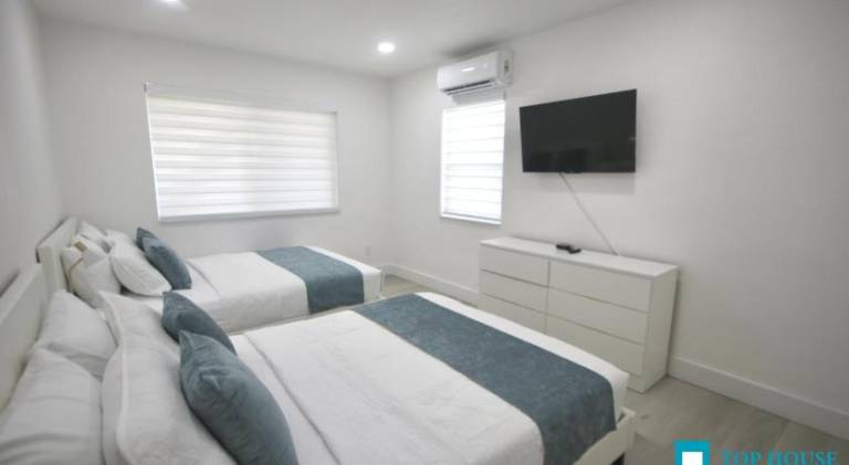 251 Airport/Top House Apartments — photo 3