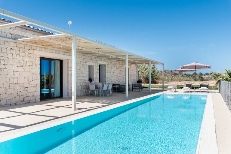 Child-friendly pleasant villa with barbecue, yard & private pool | Panoramic view | Pets are welcome — photo 3