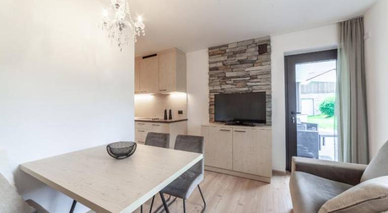 Aparthotel Familiaris - Family Apartments - Pools & Spa in Dolomites — photo 4