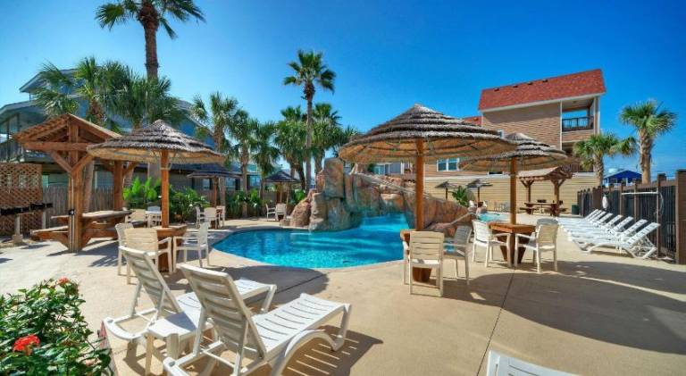 Ample house with pool | Beach nearby | Pets are welcome in Port Aransas, TX