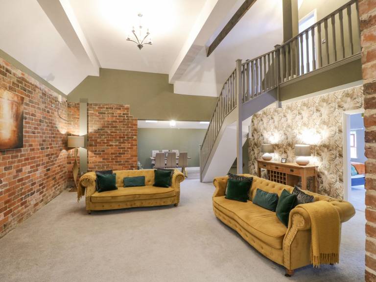 Family-friendly lovely cottage with yard & jacuzzi | Pet-friendly — photo 3