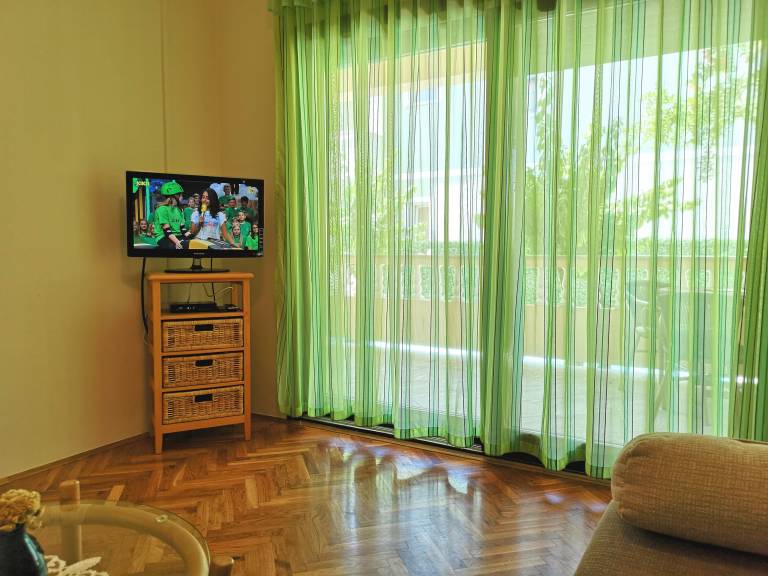 Holiday apartment with terrace, BBQ & pool — photo 4
