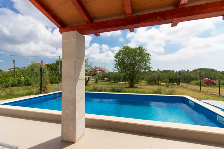 Fully equipped lovely villa with barbeque, patio & pool | Dogs allowed — photo 4