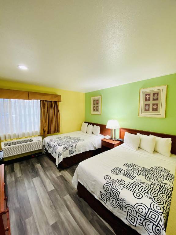 Travelers Inn Medford — photo 2