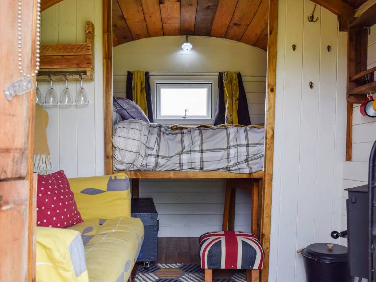 Holiday apartment with yard & barbecue — photo 3