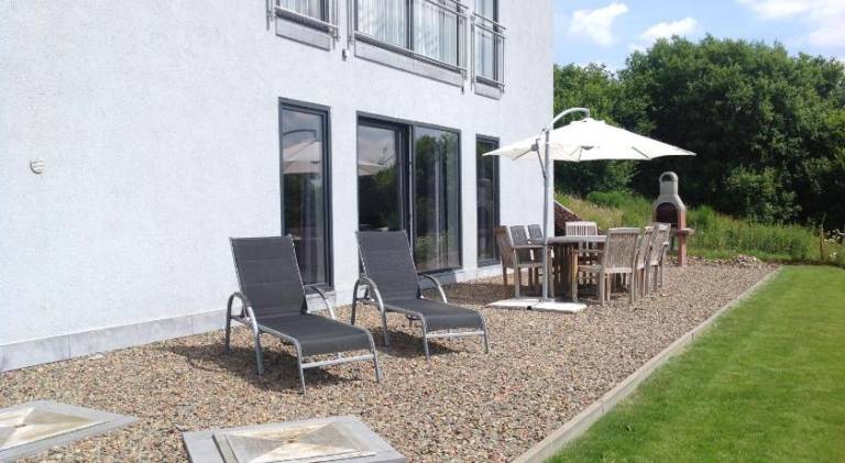 Rental apartment with BBQ, garden & terrace — photo 3