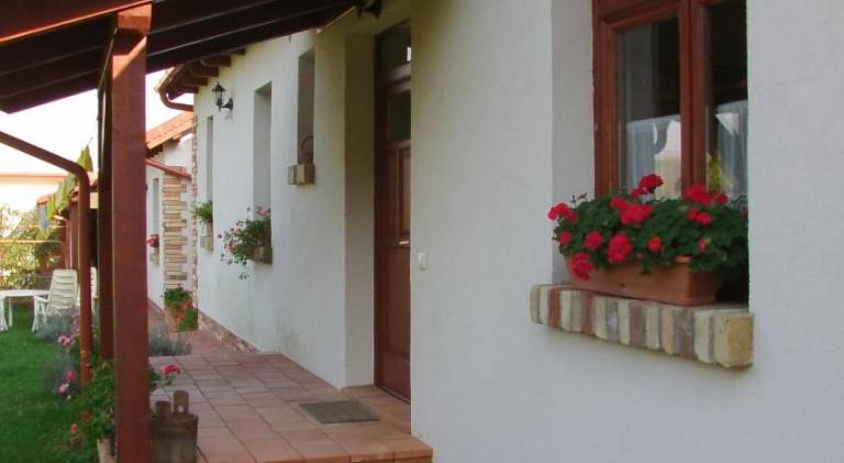 House with barbecue, patio & garden | Pets allowed in Sopron