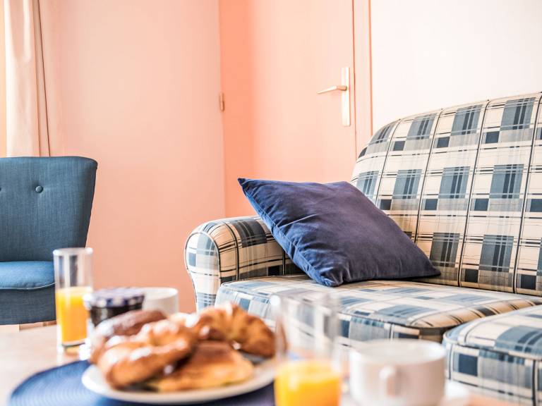 Lovely holiday apartment with yard & patio | Next to the beach | Pet-friendly — photo 2