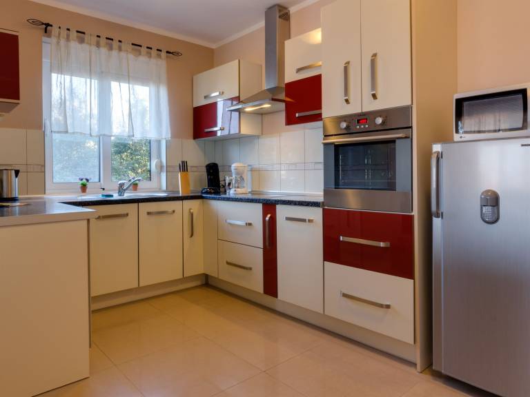 Fully equipped rental apartment with grill & patio | Sea view | Pets allowed — photo 2