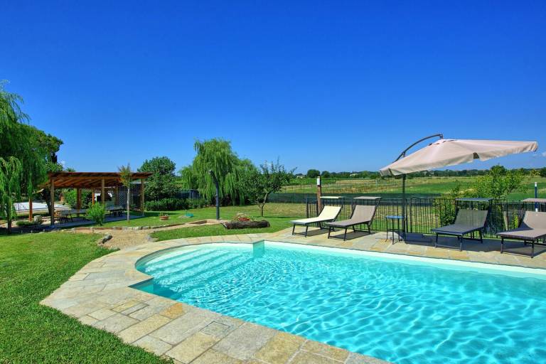 Child-friendly wonderful villa with grill, patio & private pool | Pets allowed — photo 4