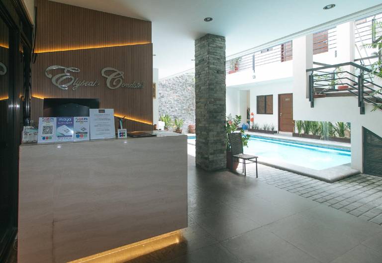 Serviced apartment with patio & pool | Dogs allowed — photo 3