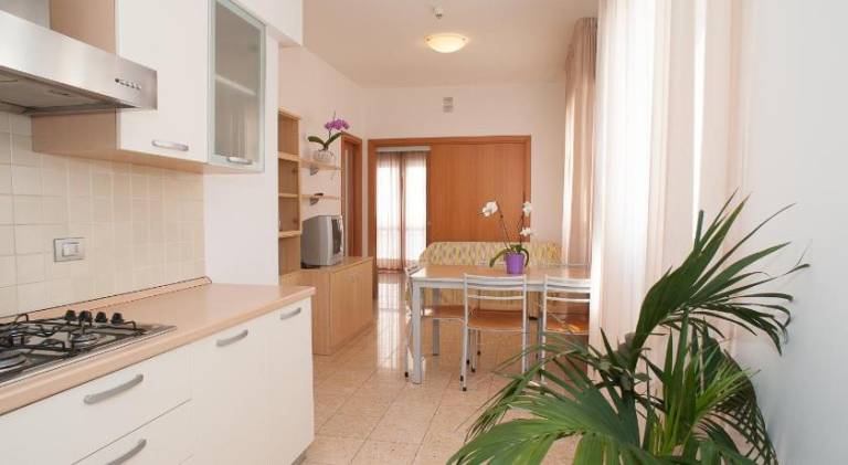 Serviced apartment with 2 rooms for 6 persons — photo 3