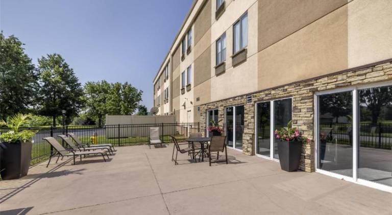 Best Western Plus Lee's Summit Hotel & Suites — photo 3
