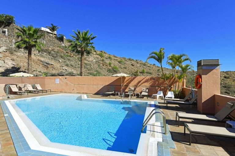 Vacation home with yard, pool & terrace — photo 3