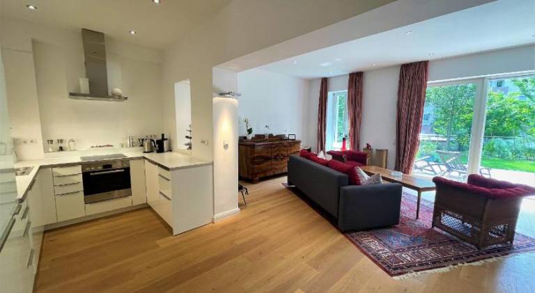 Serviced apartment with terrace & yard | Close to Imperial Castle — photo 3