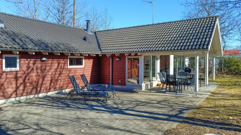 Child-friendly spacious house with hot tub, yard & sauna | Pet-friendly in Borgholm