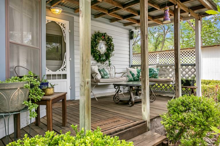Children-friendly bungalow with barbecue | Mountain view | Pet-friendly in Fredericksburg, TX