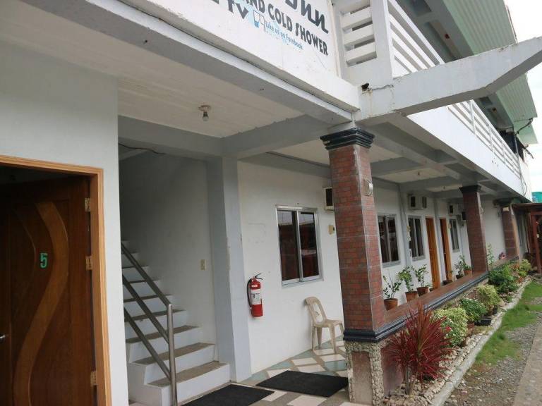 Pacific Waves Inn in Baler