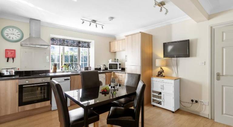 Serviced apartment with patio, barbecue & garden — photo 4