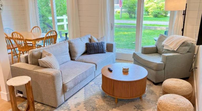 Sleeps 10, Approx 1 Mile to the Beach, Fully Renovated in 2025 — photo 2