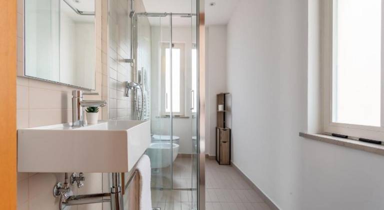 Serviced apartment with patio | Pets allowed — photo 2