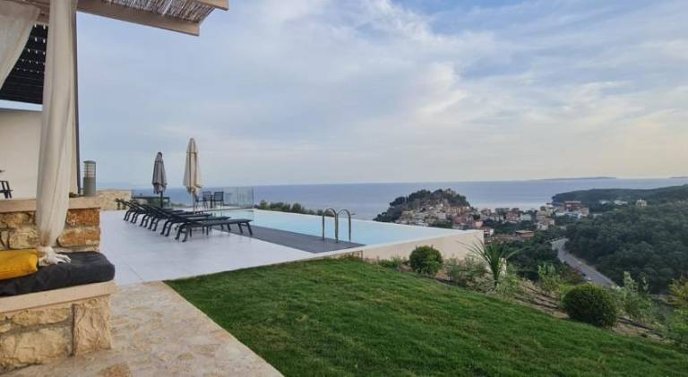 Villa with private pool, terrace & yard — photo 3