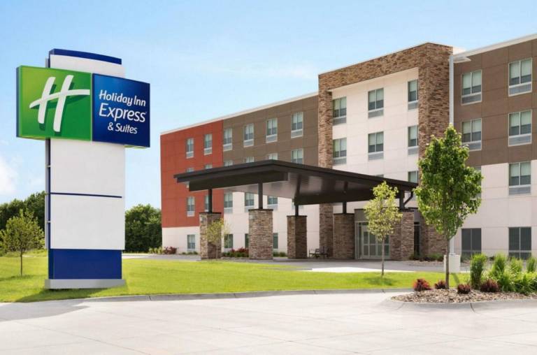Holiday Inn Express & Suites Sauk City By IHG