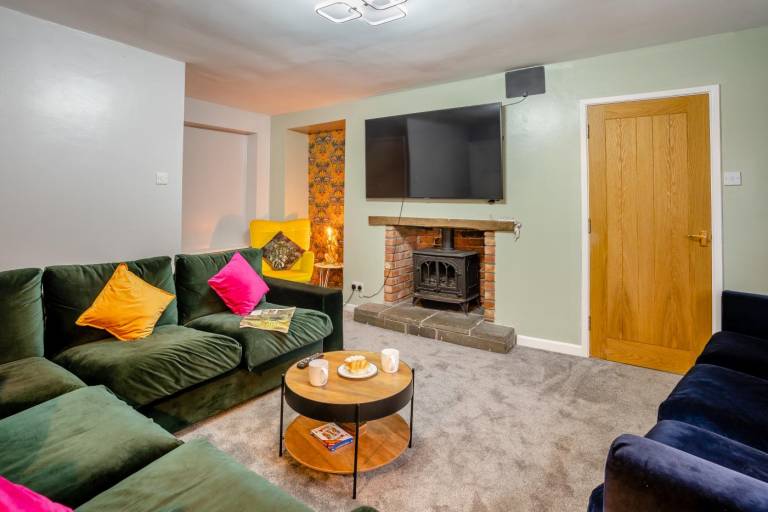 Fully equipped pleasant cottage with garden | Water view | Pet-friendly in Brecon